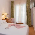 Hotel Oleandri 4*
